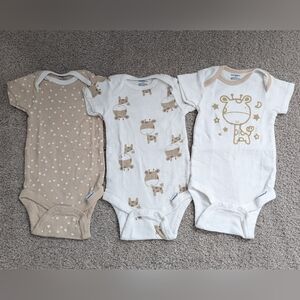 Gerber's- Pack of 3- Short sleeve onesies- 3-6 months
